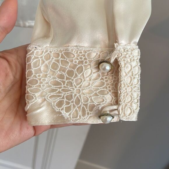 Vtg 80s/90s Erena by Irene Koenig cream/ivory polyester blouse with crochet lace - Picture 7 of 9